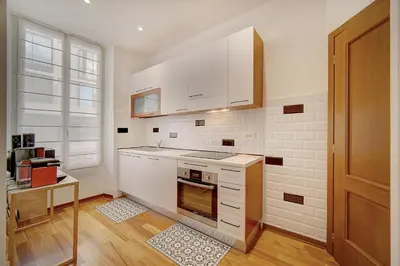 Cuisine ou kitchenette dans l'établissement Charmant 3 pièces rue d'Antibes