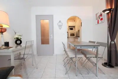 Cuisine ou kitchenette dans l'établissement Jonquille