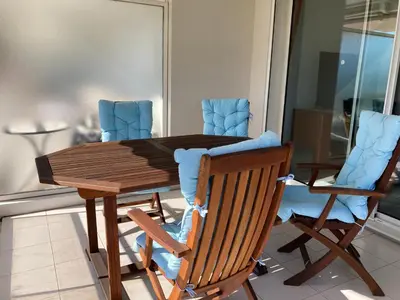 Coin salon dans l'établissement Résidence avec piscine, plage à 100 m, Cannes et Juan les Pins à 5 min, WiFi