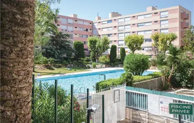 Piscine de l'établissement Awesome Apartment In Vallauris ou située à proximité