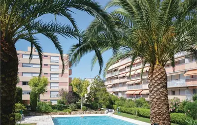 Piscine de l'établissement Awesome Apartment In Vallauris ou située à proximité