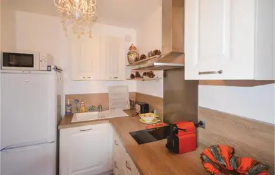 Cuisine ou kitchenette dans l'établissement Awesome Apartment In Vallauris
