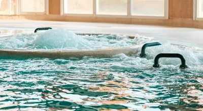 Piscine de l'établissement Thalazur Antibes - Hôtel & Spa ou située à proximité