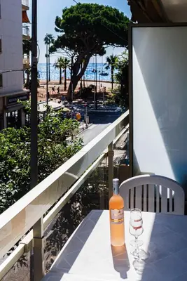 Balcon ou terrasse dans l'établissement Spacieux logement en bord de mer