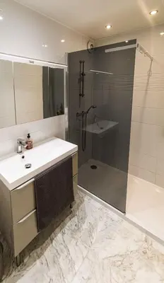 Salle de bains dans l'établissement Spacieux logement en bord de mer