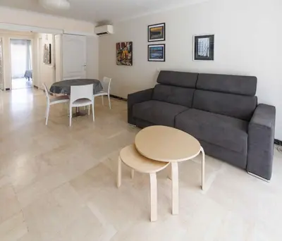 Coin salon dans l'établissement Spacieux logement en bord de mer