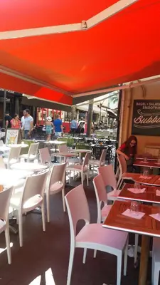 Restaurant ou autre lieu de restauration dans l'établissement STUDIO 3mn A PIED DE LA PLAGE AVEC TERRASSE
