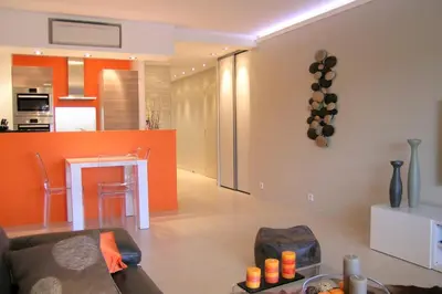 Cuisine ou kitchenette dans l'établissement Modern two bedroom apartment with two bathrooms, just behind the CARLTON