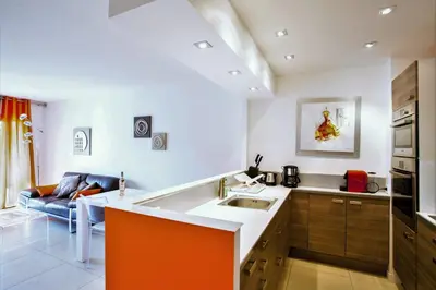Coin salon dans l'établissement Modern two bedroom apartment with two bathrooms, just behind the CARLTON