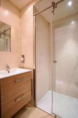 Salle de bains dans l'établissement Modern two bedroom apartment with two bathrooms, just behind the CARLTON