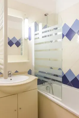 Salle de bains dans l'établissement Résidence partenaire Le Tanit
