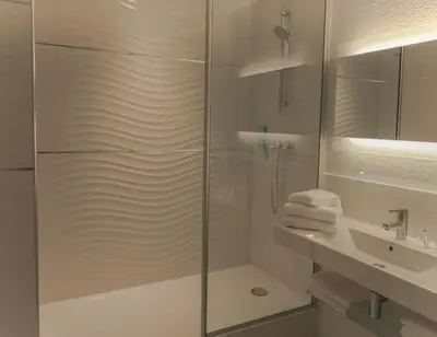 Salle de bains dans l'établissement Hôtel Josse