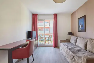Télévision ou salle de divertissement dans l'établissement Appart'hôtel Odalys City - Antibes Olympe
