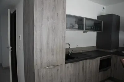 Cuisine ou kitchenette dans l'établissement Centre Juan les Pins 1 bedroom with AC, swimming pool and parking