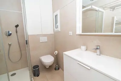 Salle de bains dans l'établissement Cosy 1BR Cannes Gambetta hyper centre - Croisette 1 mn - 4 pers by Olam Properties