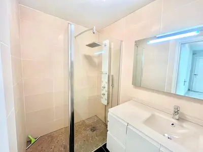 Salle de bains dans l'établissement Branly 2, by Welcome to Cannes