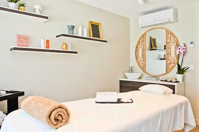 Un ou plusieurs lits dans un hébergement de l'établissement Hôtel La Villa Port d'Antibes & Spa