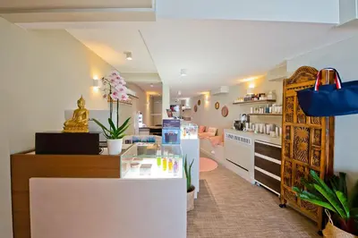 Cuisine ou kitchenette dans l'établissement Hôtel La Villa Port d'Antibes & Spa