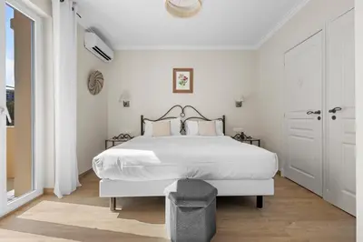 Un ou plusieurs lits dans un hébergement de l'établissement Hôtel La Villa Sainte Valérie Adults Only