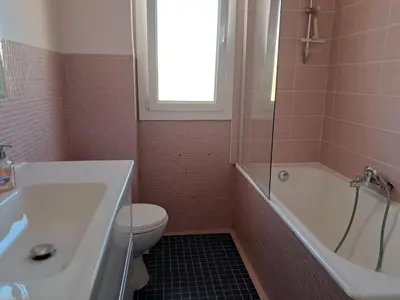 Salle de bains dans l'établissement LES MOUETTES A