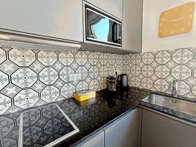Cuisine ou kitchenette dans l'établissement Brand-New 1 Bedroom Fully Refurbished