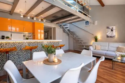 Coin salon dans l'établissement Luxe et charme Vieil Antibes 80m2 Clim Parking plages à pieds