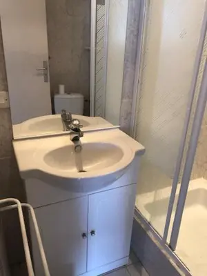 Salle de bains dans l'établissement Studio CENTRE CROISETTE