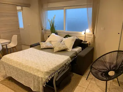 Un ou plusieurs lits dans un hébergement de l'établissement Cosy apartment + secured PARKING
