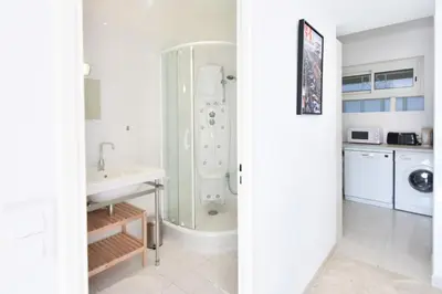 Salle de bains dans l'établissement 1-Br Sea view Luxury Residential with pool
