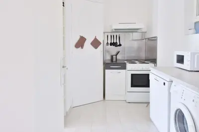 Cuisine ou kitchenette dans l'établissement 1-Br Sea view Luxury Residential with pool