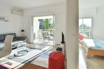 Coin salon dans l'établissement 1-Br Sea view Luxury Residential with pool