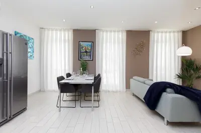 Plan de l'établissement beautiful 3 room-flat near palais