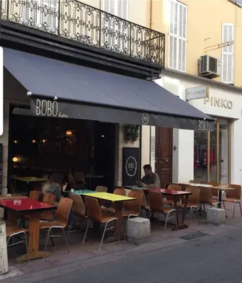 Restaurant ou autre lieu de restauration dans l'établissement beautiful 3 room-flat near palais