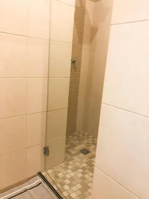 Salle de bains dans l'établissement Studio Vieil Antibes - Saint Antoine