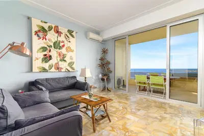 Coin salon dans l'établissement Appartement Bagatelle Exceptional location with stunning sea views
