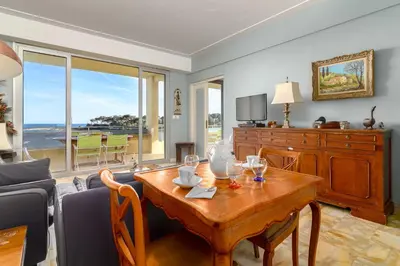 Télévision ou salle de divertissement dans l'établissement Appartement Bagatelle Exceptional location with stunning sea views
