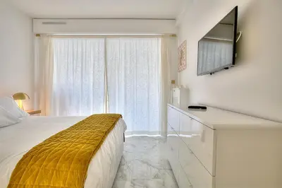 Un ou plusieurs lits dans un hébergement de l'établissement Luxury 4 Stars Apartment with 2 Terraces, Cannes Croisette