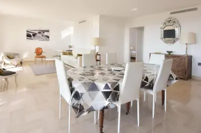 Coin salon dans l'établissement 3-Br Apartment Sea View Swimming Pool