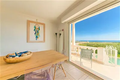 Balcon ou terrasse dans l'établissement Villa piscine avec magnifique vue mer panoramique