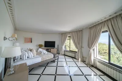 Un ou plusieurs lits dans un hébergement de l'établissement Luxury Villa with SPA in Golfe-Juan - Sea View