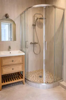Salle de bains dans l'établissement Irin Hotel