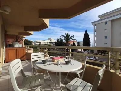 Balcon ou terrasse dans l'établissement Appartement 2 pièces avec terrasse à 100m de la plage - Parking privé, Antibes - FR-1-252-155