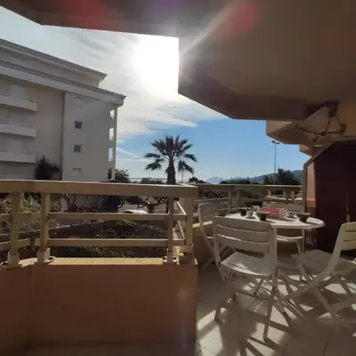 Appartement 2 pièces avec terrasse à 100m de la plage - Parking privé