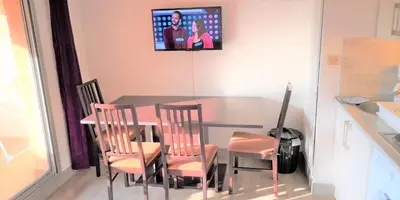Télévision ou salle de divertissement dans l'établissement Résidence Cap Azur Appartement 237