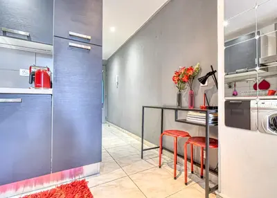 Cuisine ou kitchenette dans l'établissement Beautiful modern apartment in the heart of Cannes