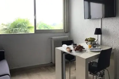Télévision ou salle de divertissement dans l'établissement Studio 