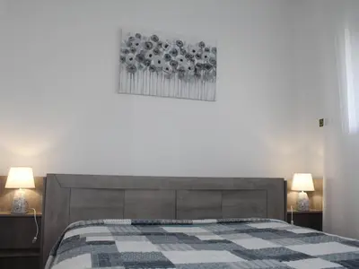 Un ou plusieurs lits dans un hébergement de l'établissement Villeneuve-Loubet : Appartement climatisé, 2 pièces, 4 couchages, parking en option - FR-1-252A-31