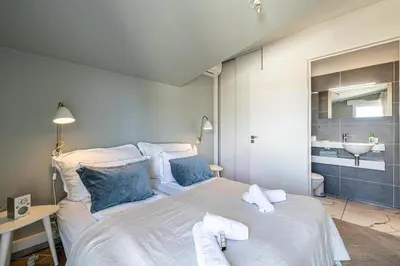 Un ou plusieurs lits dans un hébergement de l'établissement LE BOREAL penthouse avec terrasse et vue panoramique spectaculaire sur la ville