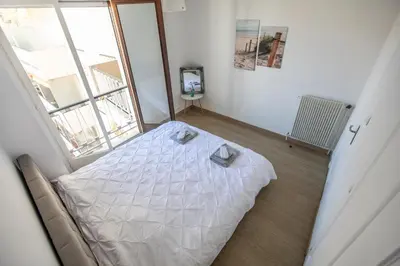 Un ou plusieurs lits dans un hébergement de l'établissement ++++ renovated cosy 50m2 sunny flat / balcony / close to beach and to the Palais des festivals ++++