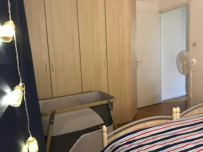 Un ou plusieurs lits dans un hébergement de l'établissement Charmant appartement au cœur de Juan les Pins
